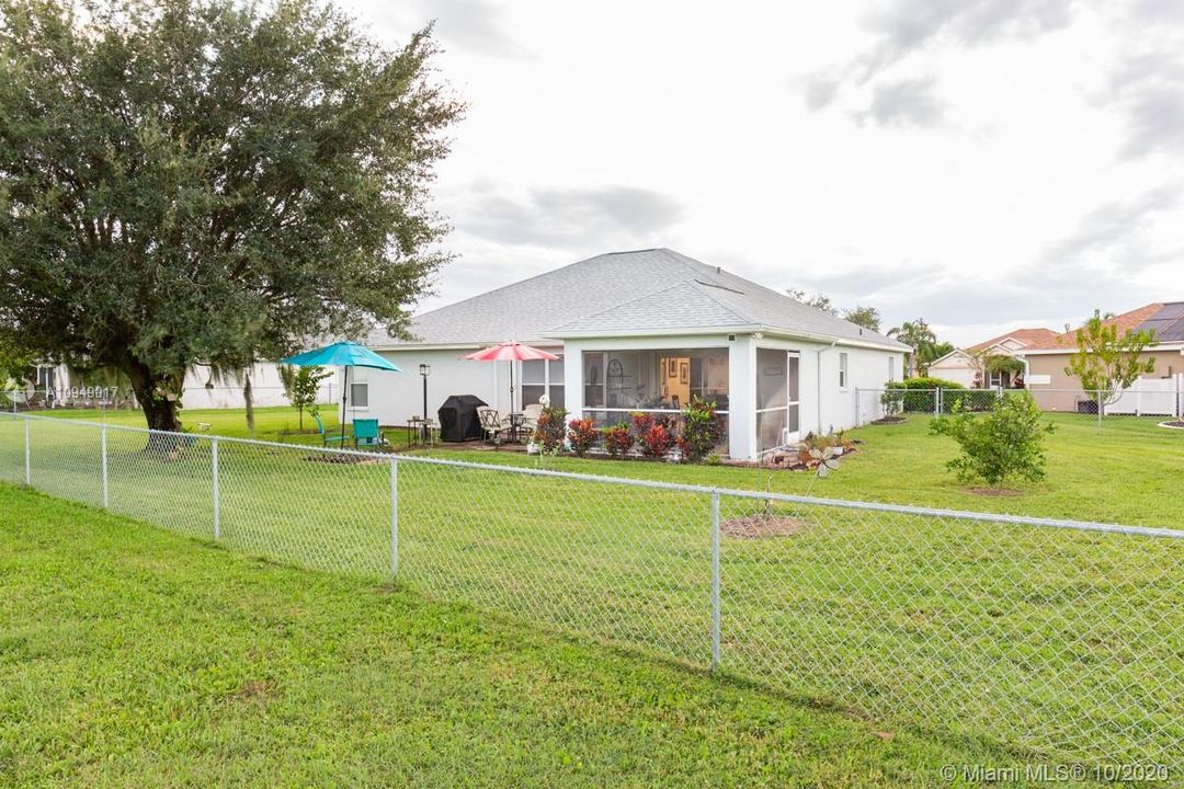 Vendido Recientemente: $255,900 (3 camas, 2 baños, 1826 Pies cuadrados)