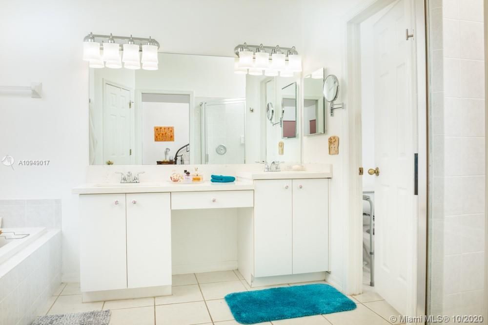 Vendido Recientemente: $255,900 (3 camas, 2 baños, 1826 Pies cuadrados)