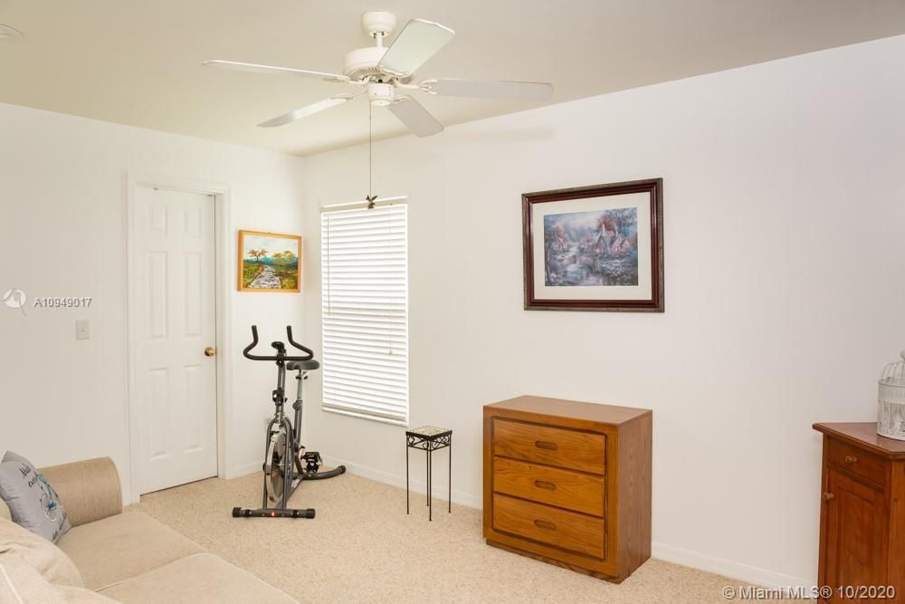 Vendido Recientemente: $255,900 (3 camas, 2 baños, 1826 Pies cuadrados)