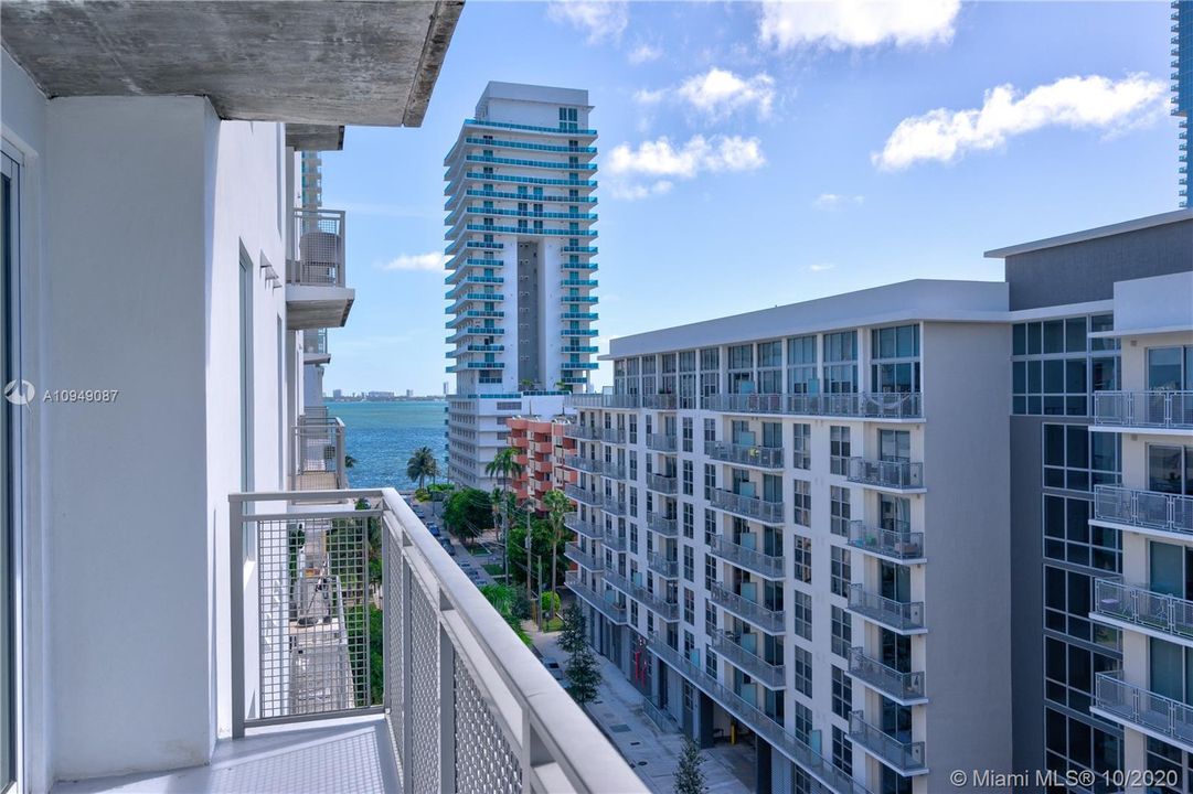 最近售出: $235,000 (1 贝兹, 1 浴室, 835 平方英尺)