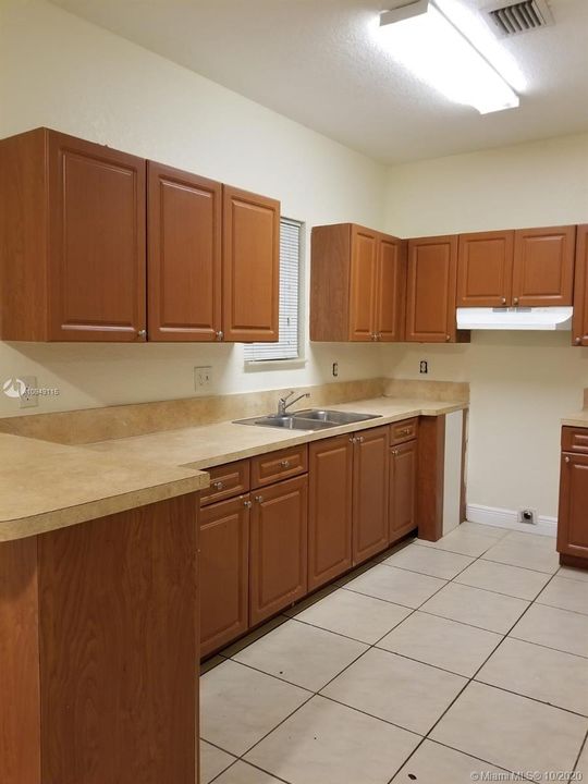 Recently Rented: $2,100 (4 beds, 2 baths, 1415 Square Feet)