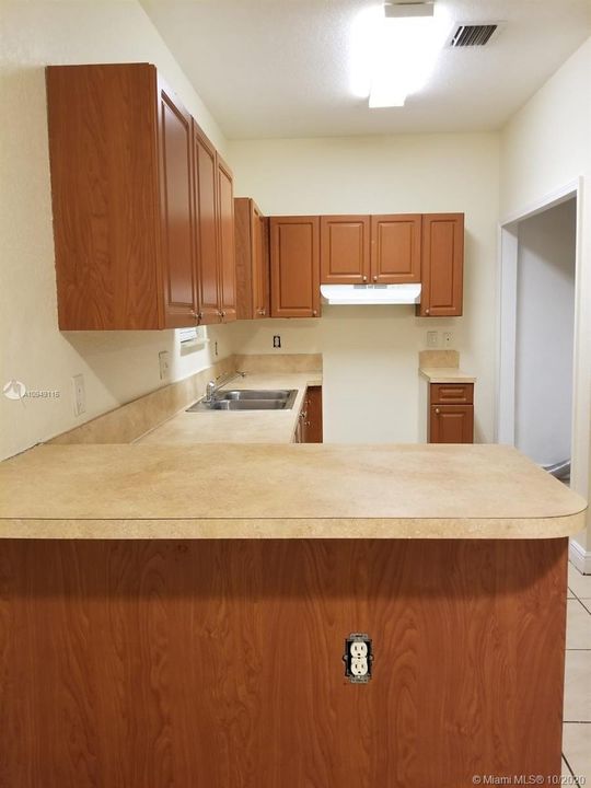 Recently Rented: $2,100 (4 beds, 2 baths, 1415 Square Feet)