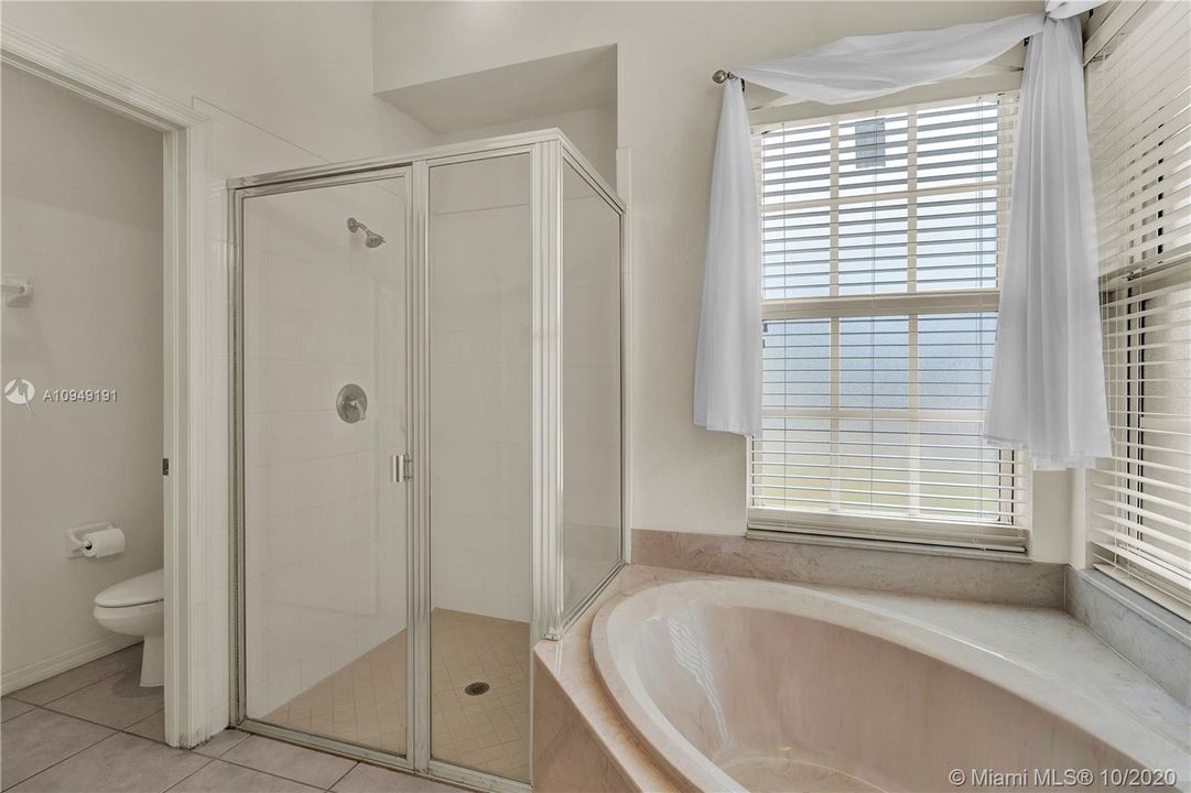 Недавно продано: $475,000 (4 спален, 3 ванн, 2718 Квадратных фут)