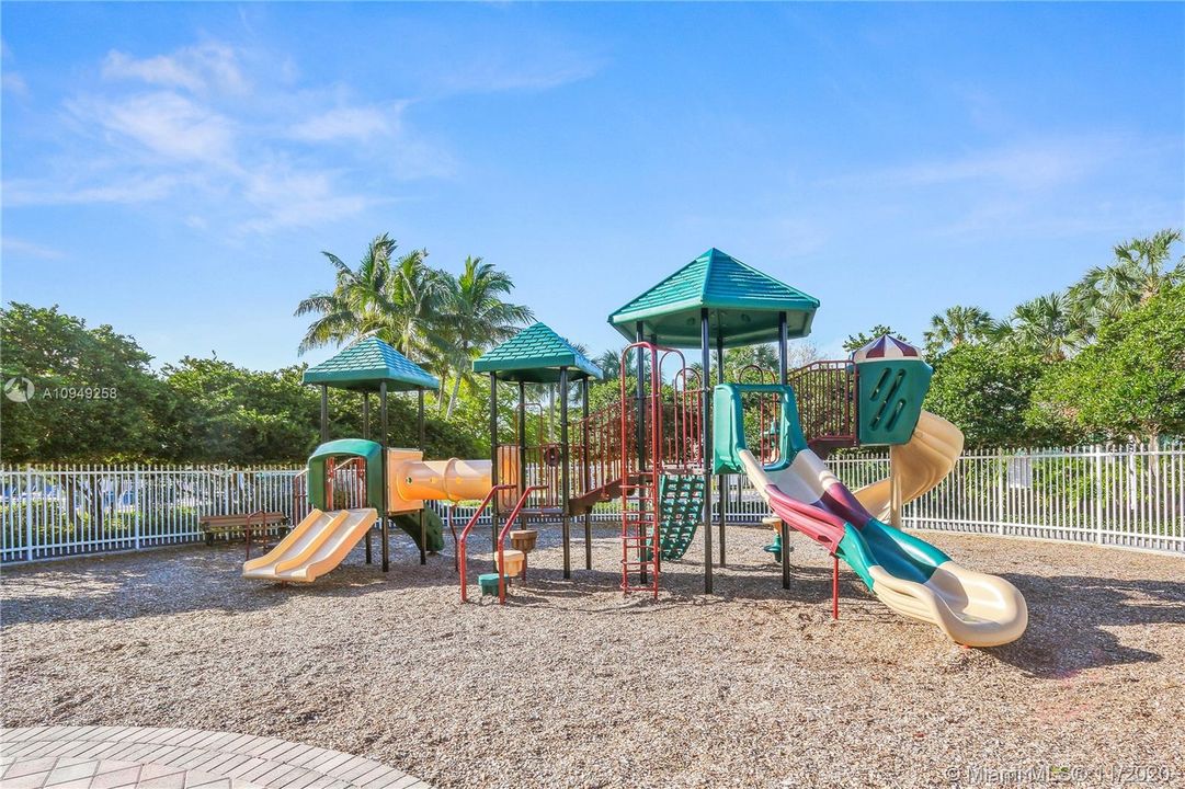 Recently Sold: $590,000 (5 beds, 3 baths, 2864 Square Feet)