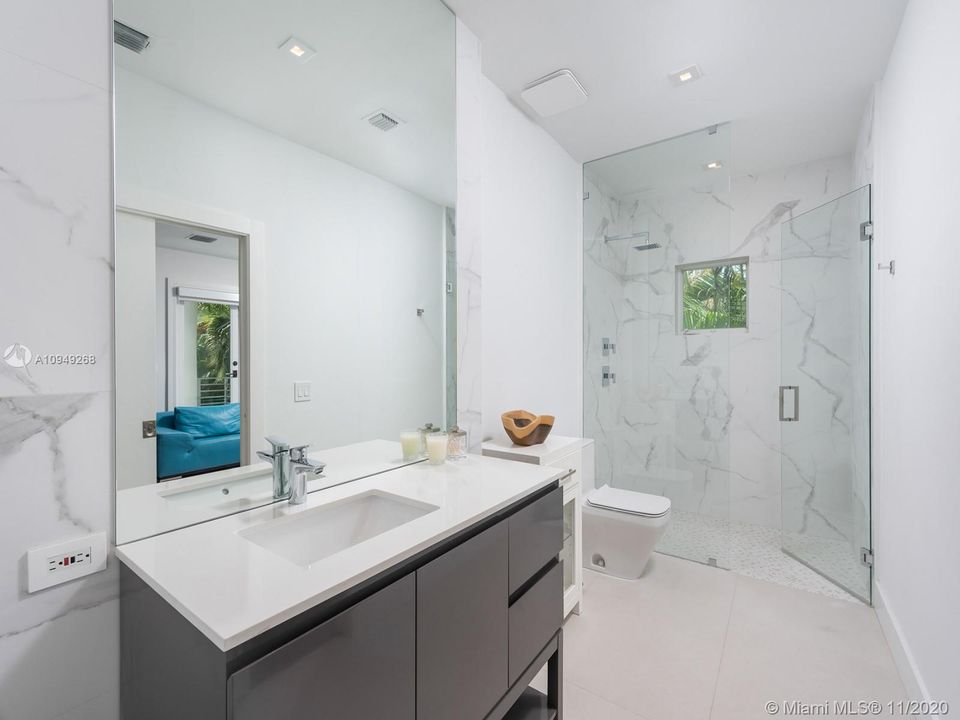 Недавно арендовано: $60,000 (5 спален, 5 ванн, 6553 Квадратных фут)