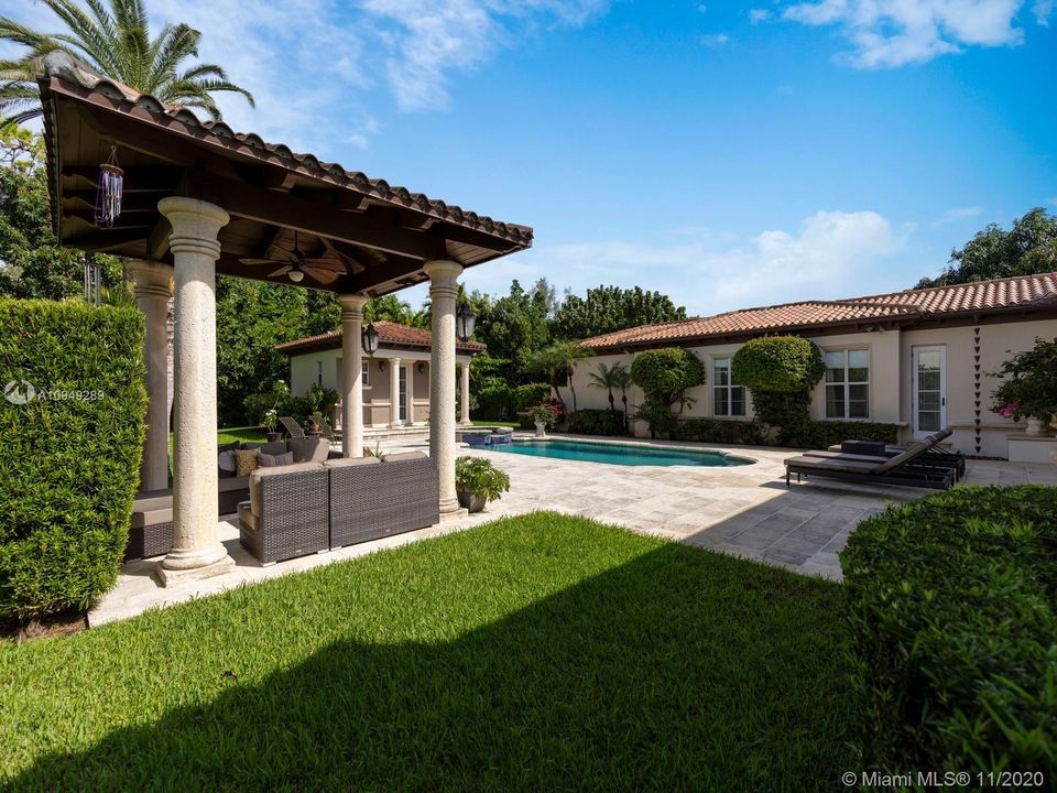 Recently Sold: $1,965,000 (6 beds, 5 baths, 4865 Square Feet)