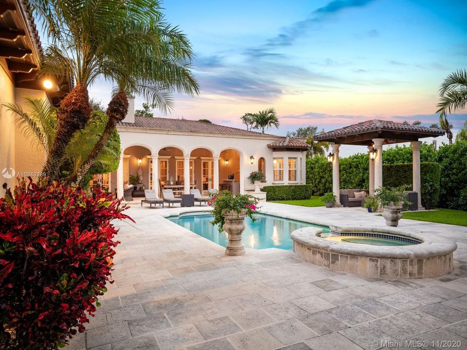 Recently Sold: $1,965,000 (6 beds, 5 baths, 4865 Square Feet)