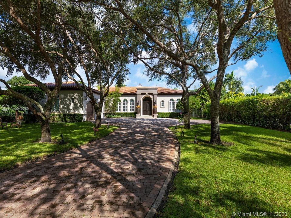 Recently Sold: $1,965,000 (6 beds, 5 baths, 4865 Square Feet)