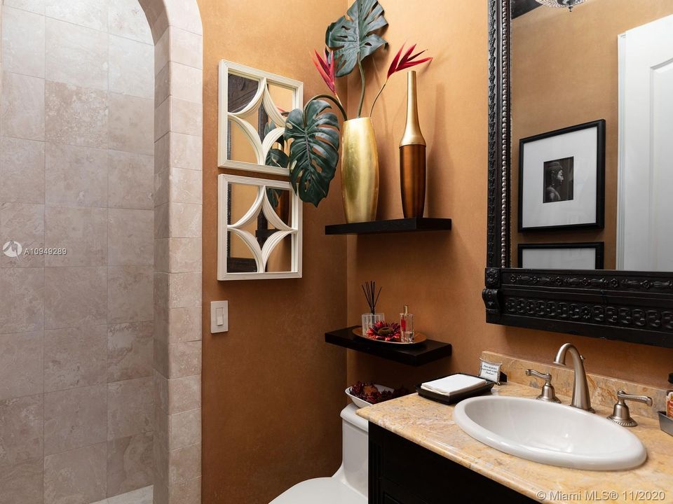 Recently Sold: $1,965,000 (6 beds, 5 baths, 4865 Square Feet)