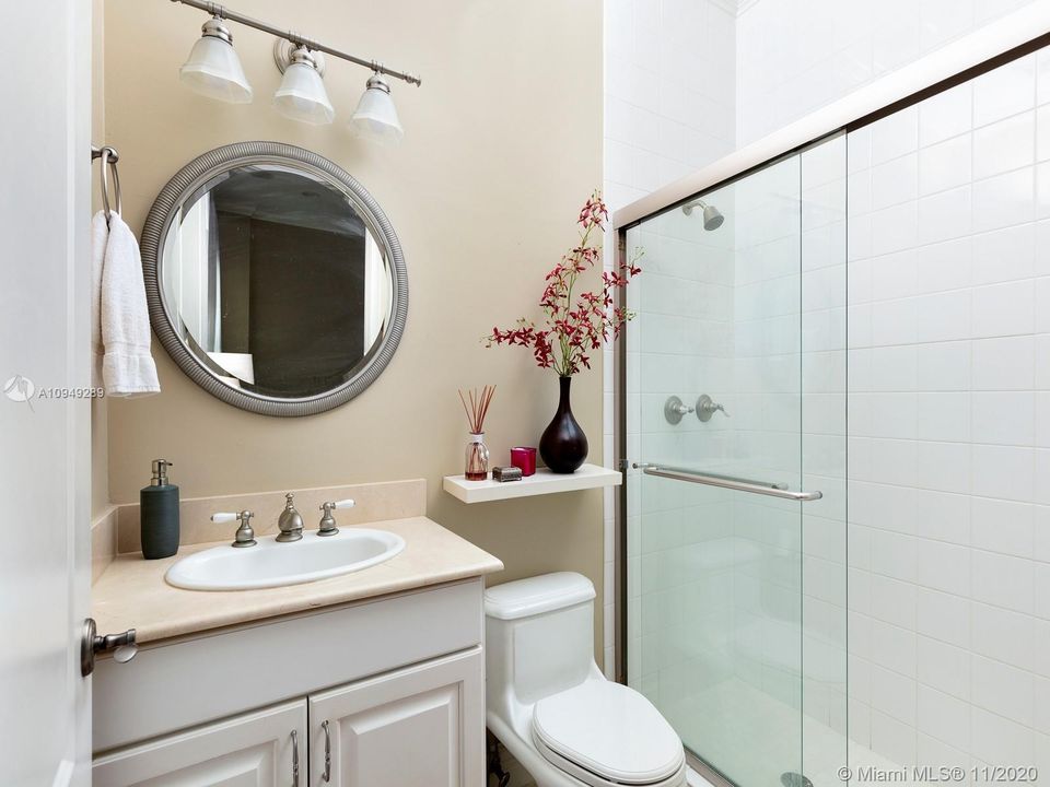 Recently Sold: $1,965,000 (6 beds, 5 baths, 4865 Square Feet)