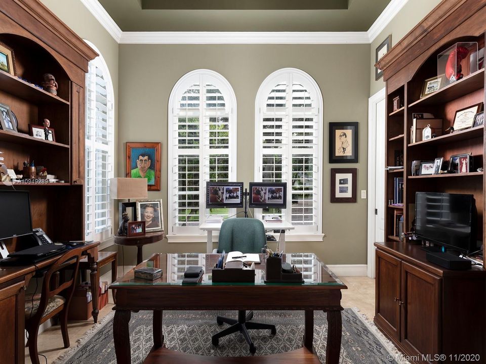 Recently Sold: $1,965,000 (6 beds, 5 baths, 4865 Square Feet)