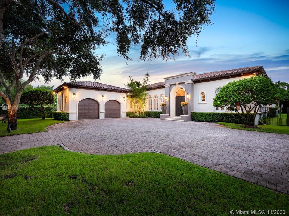Recently Sold: $1,965,000 (6 beds, 5 baths, 4865 Square Feet)