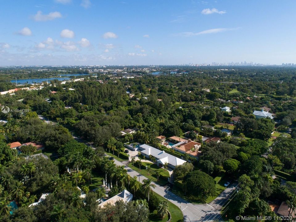 Recently Sold: $1,965,000 (6 beds, 5 baths, 4865 Square Feet)