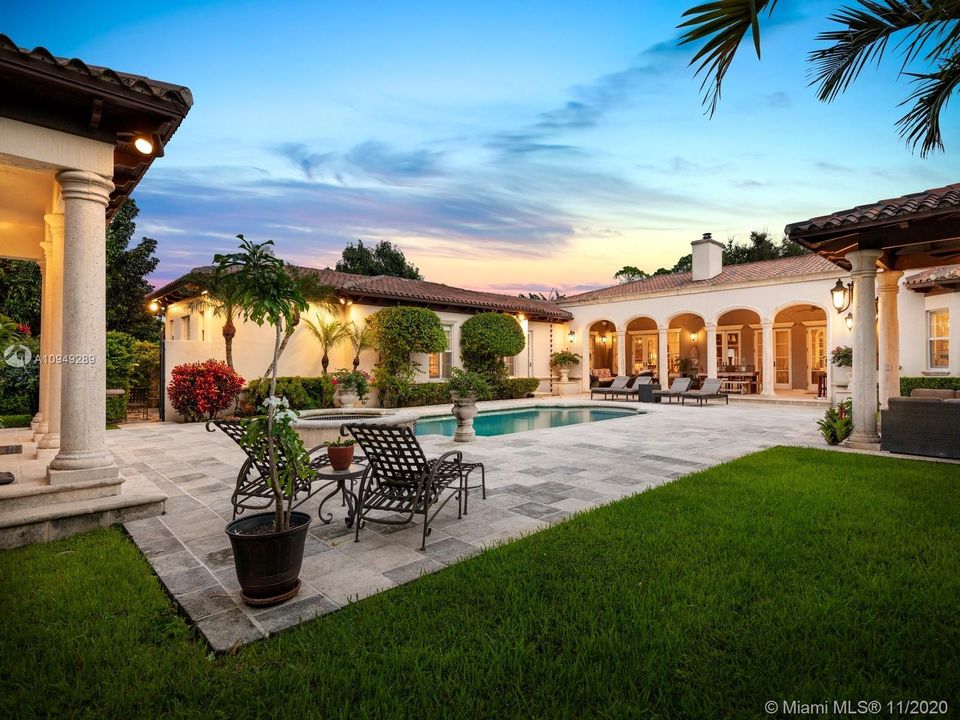 Recently Sold: $1,965,000 (6 beds, 5 baths, 4865 Square Feet)