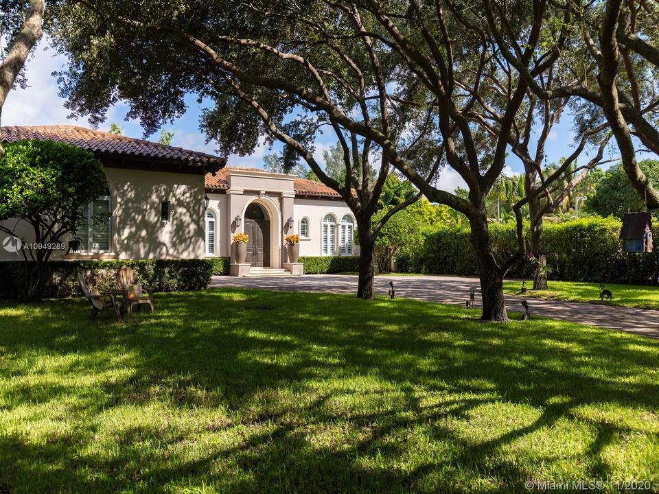 Recently Sold: $1,965,000 (6 beds, 5 baths, 4865 Square Feet)