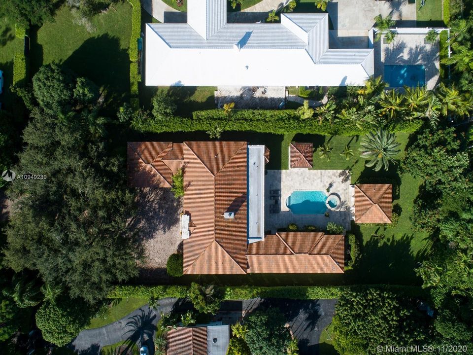 Recently Sold: $1,965,000 (6 beds, 5 baths, 4865 Square Feet)