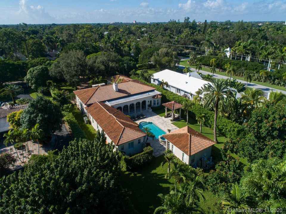 Recently Sold: $1,965,000 (6 beds, 5 baths, 4865 Square Feet)