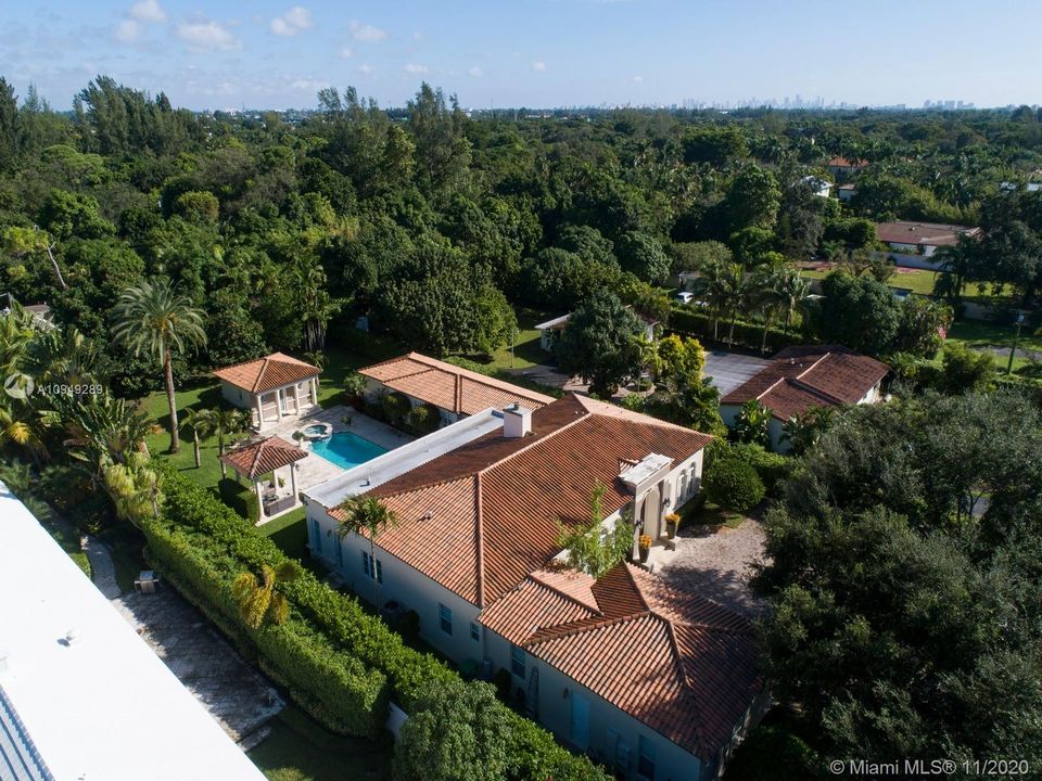 Recently Sold: $1,965,000 (6 beds, 5 baths, 4865 Square Feet)