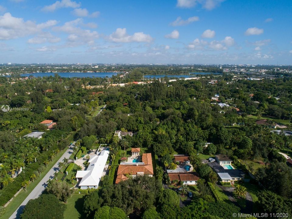 Recently Sold: $1,965,000 (6 beds, 5 baths, 4865 Square Feet)