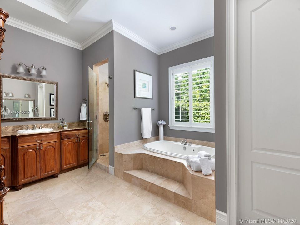 Recently Sold: $1,965,000 (6 beds, 5 baths, 4865 Square Feet)