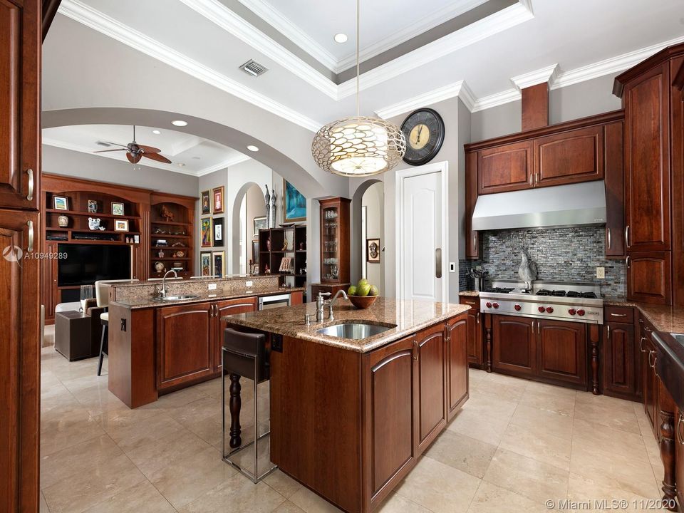 Recently Sold: $1,965,000 (6 beds, 5 baths, 4865 Square Feet)