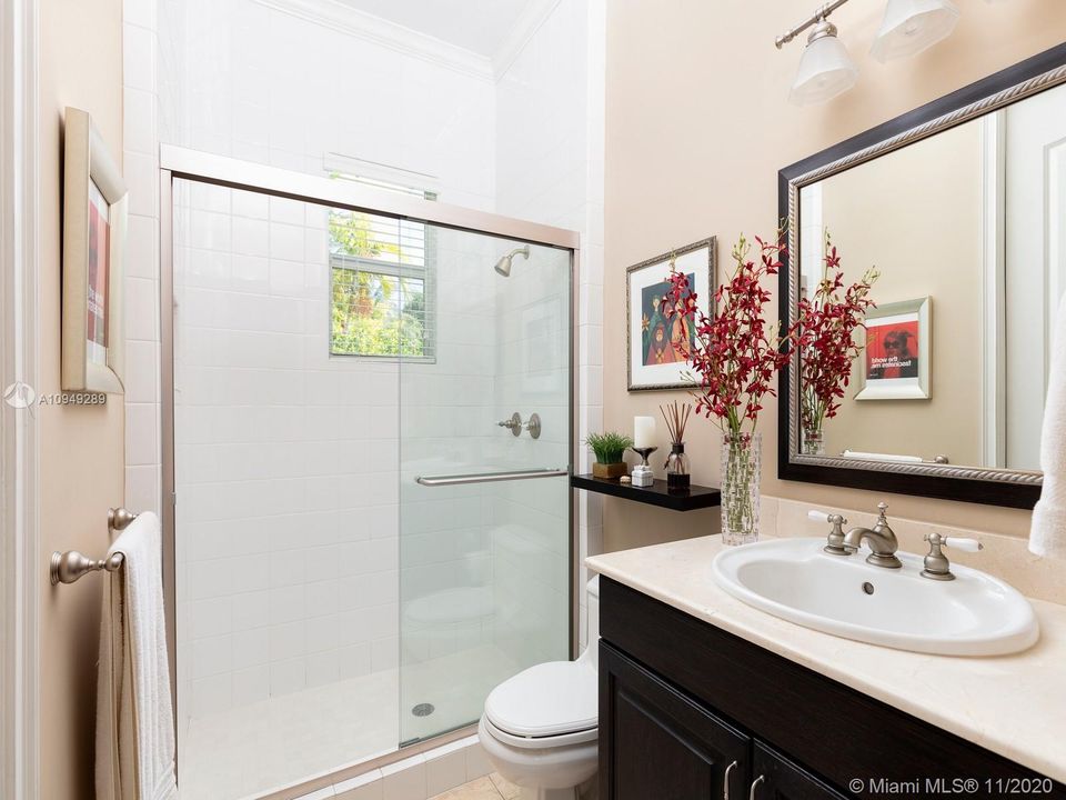 Recently Sold: $1,965,000 (6 beds, 5 baths, 4865 Square Feet)