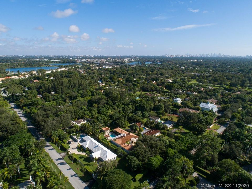 Recently Sold: $1,965,000 (6 beds, 5 baths, 4865 Square Feet)