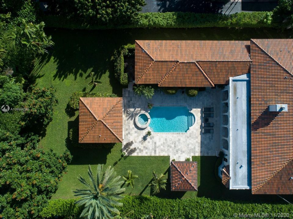 Recently Sold: $1,965,000 (6 beds, 5 baths, 4865 Square Feet)