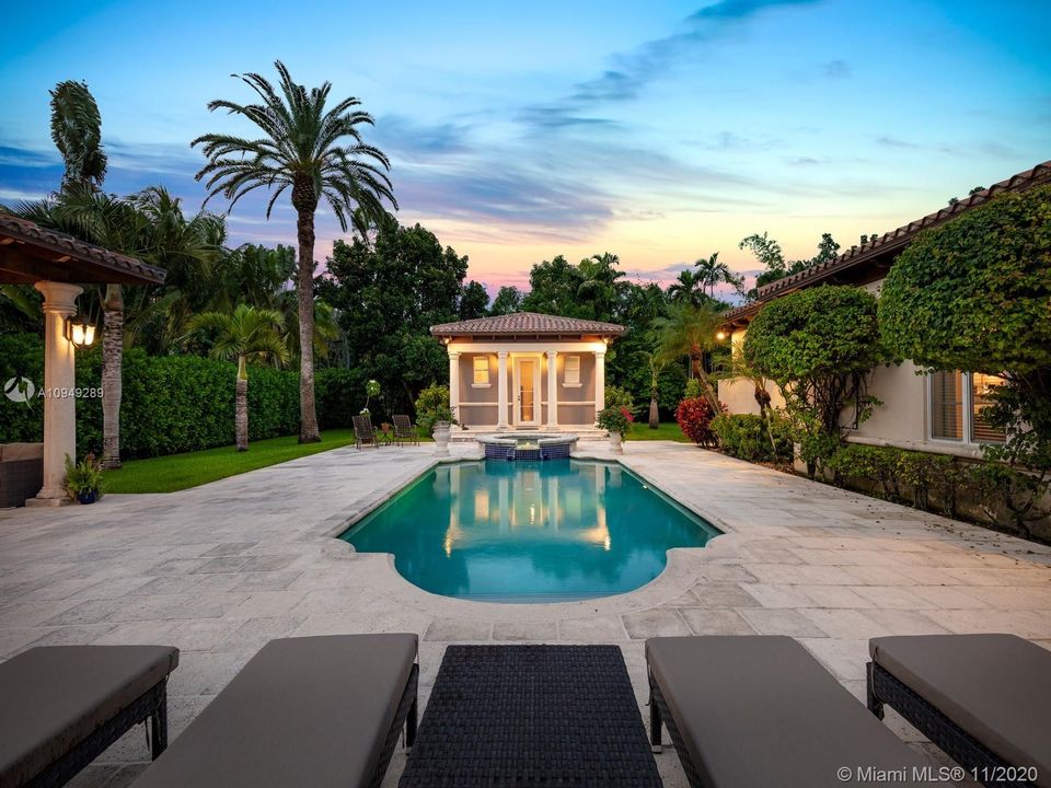 Recently Sold: $1,965,000 (6 beds, 5 baths, 4865 Square Feet)