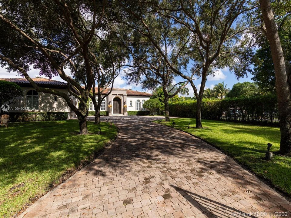 Recently Sold: $1,965,000 (6 beds, 5 baths, 4865 Square Feet)