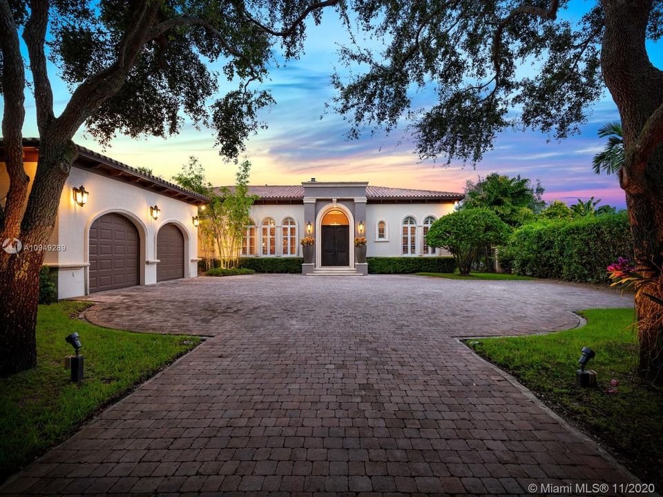 Recently Sold: $1,965,000 (6 beds, 5 baths, 4865 Square Feet)