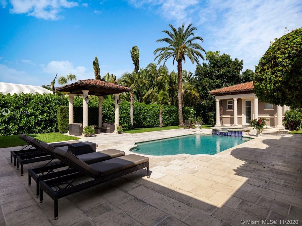 Recently Sold: $1,965,000 (6 beds, 5 baths, 4865 Square Feet)
