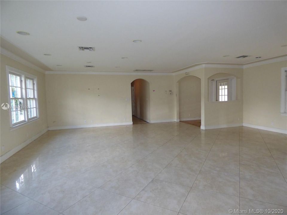 最近售出: $397,900 (3 贝兹, 3 浴室, 2608 平方英尺)