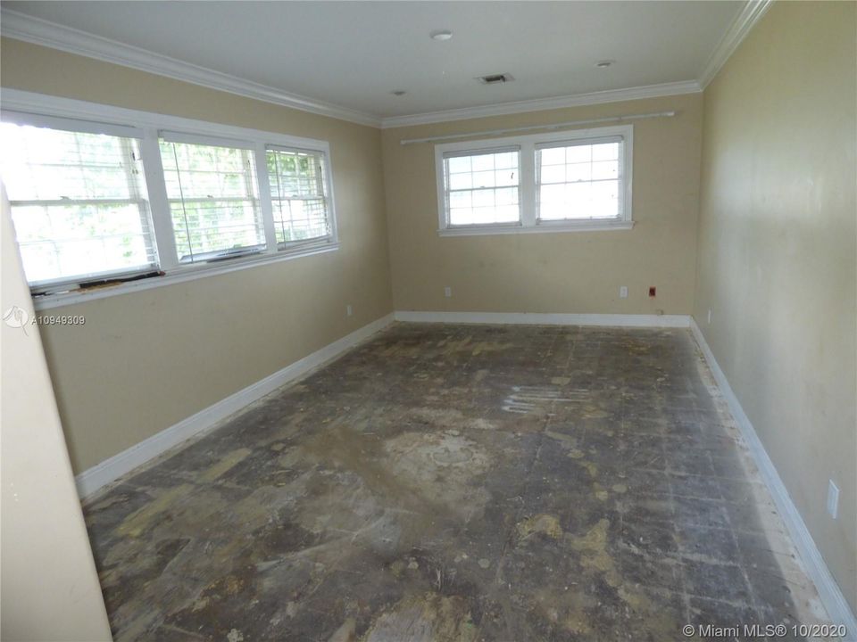 最近售出: $397,900 (3 贝兹, 3 浴室, 2608 平方英尺)