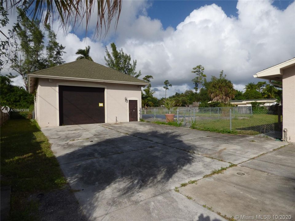 最近售出: $397,900 (3 贝兹, 3 浴室, 2608 平方英尺)