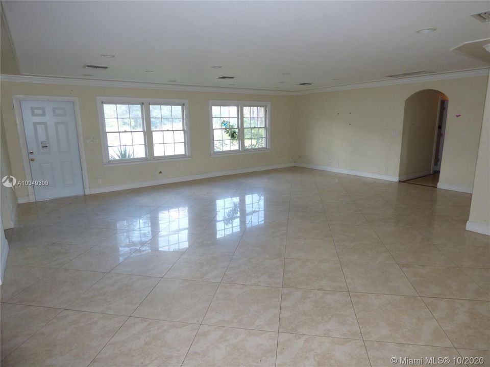 最近售出: $397,900 (3 贝兹, 3 浴室, 2608 平方英尺)