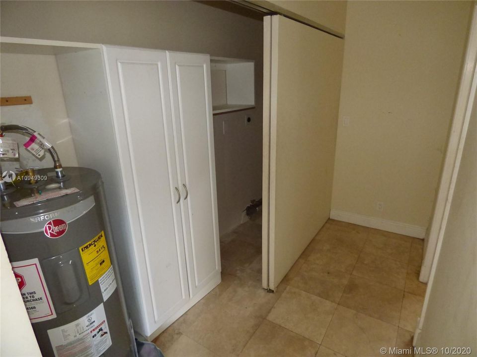 最近售出: $397,900 (3 贝兹, 3 浴室, 2608 平方英尺)