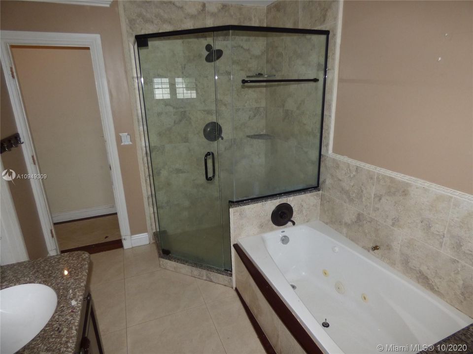 最近售出: $397,900 (3 贝兹, 3 浴室, 2608 平方英尺)