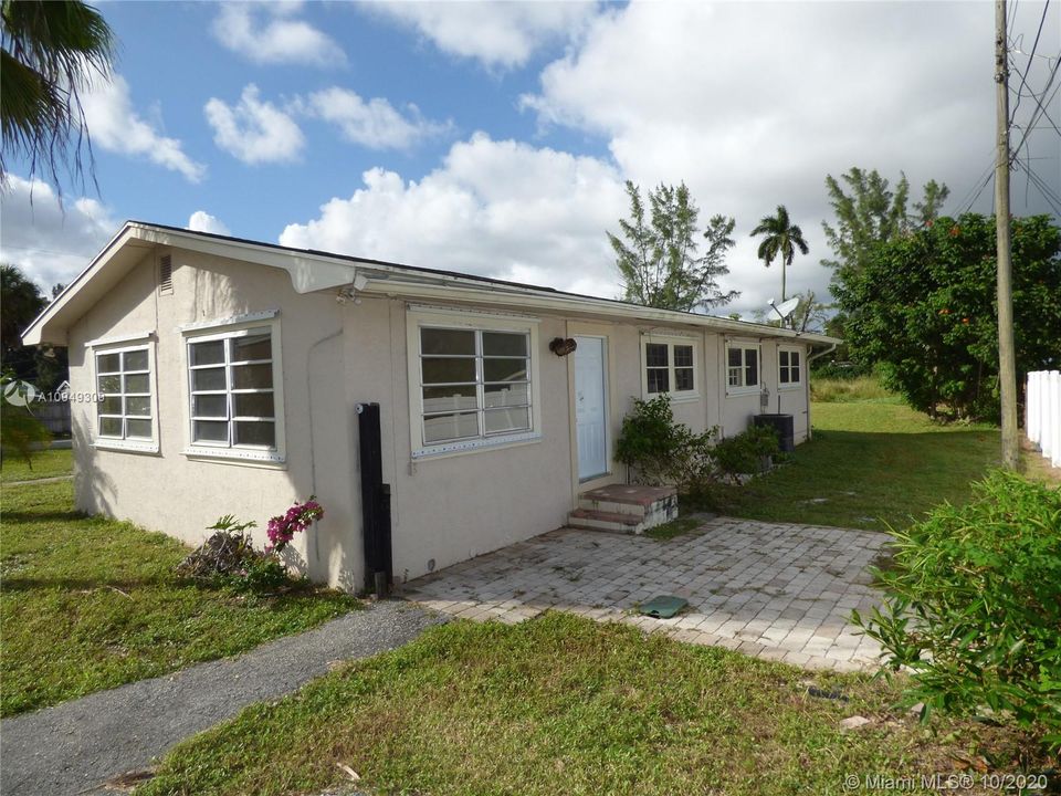 最近售出: $397,900 (3 贝兹, 3 浴室, 2608 平方英尺)