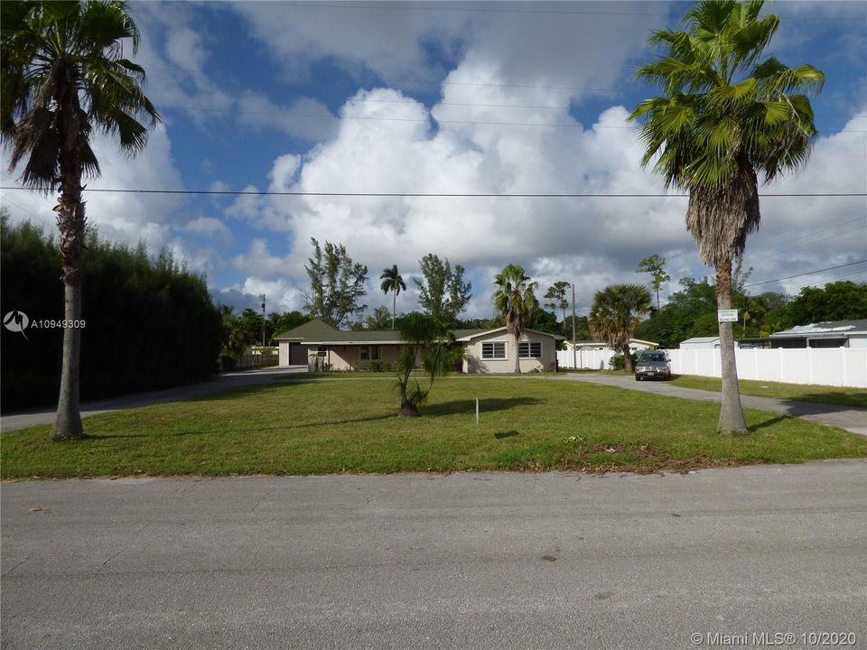 最近售出: $397,900 (3 贝兹, 3 浴室, 2608 平方英尺)