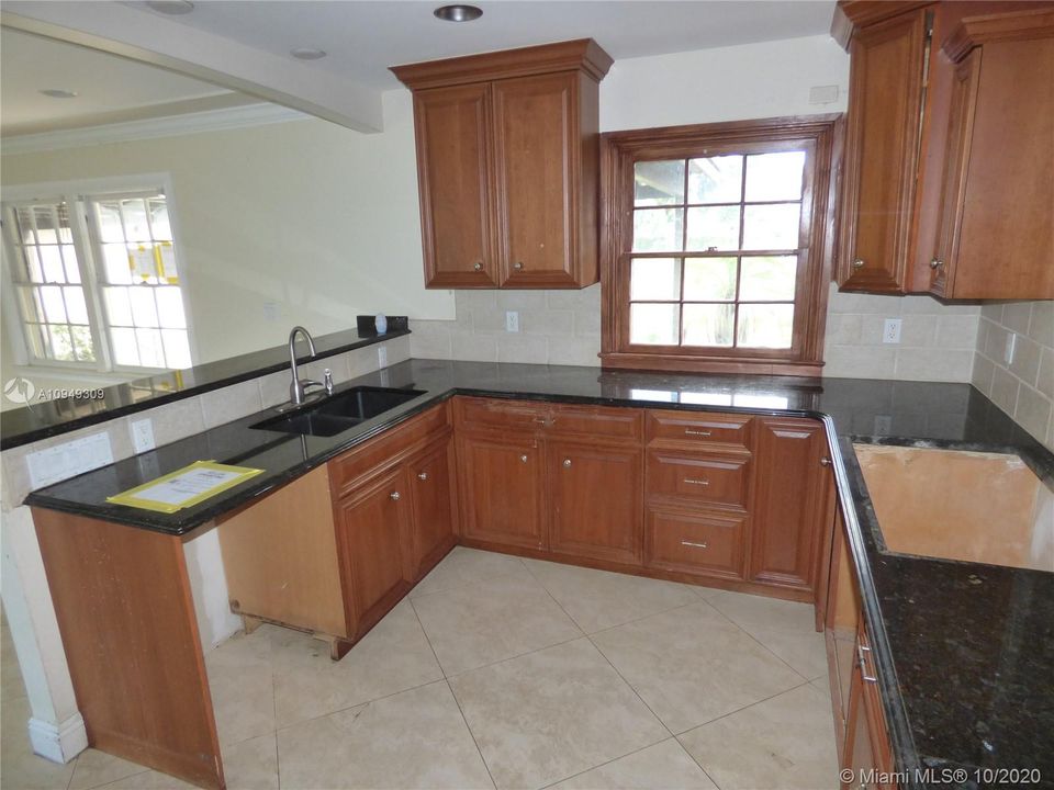 最近售出: $397,900 (3 贝兹, 3 浴室, 2608 平方英尺)