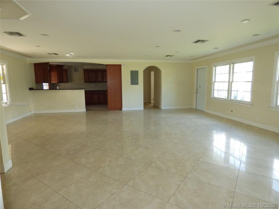 最近售出: $397,900 (3 贝兹, 3 浴室, 2608 平方英尺)