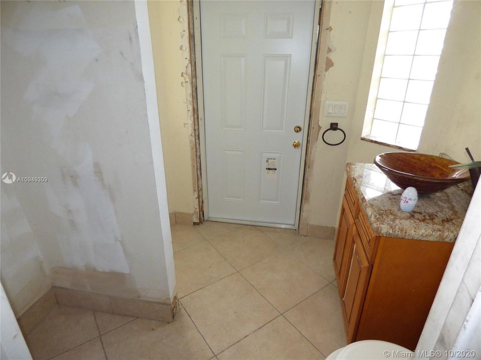 最近售出: $397,900 (3 贝兹, 3 浴室, 2608 平方英尺)