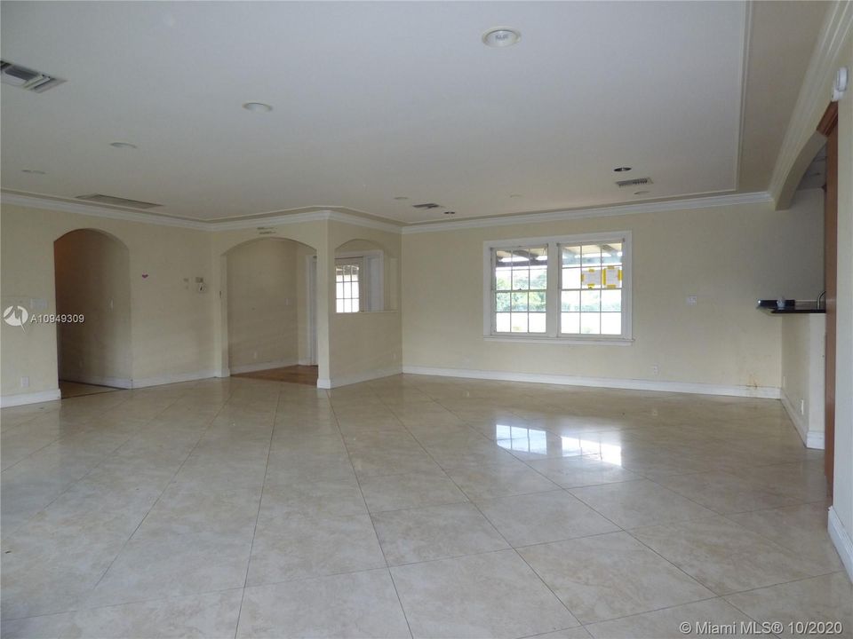 最近售出: $397,900 (3 贝兹, 3 浴室, 2608 平方英尺)