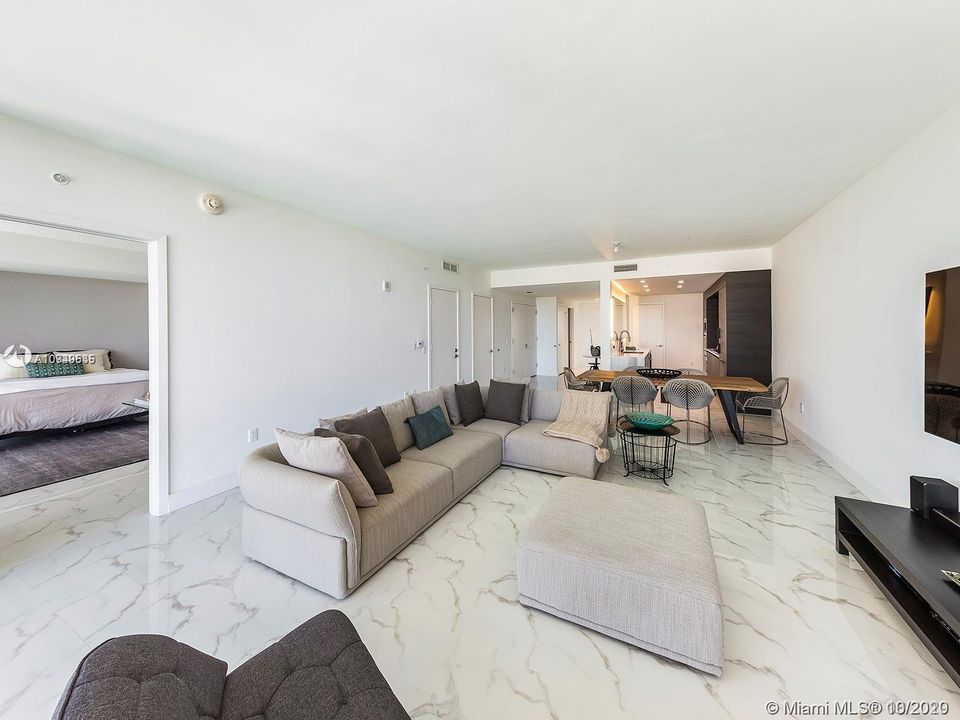 Recientemente alquilado: $13,500 (3 camas, 3 baños, 2045 Pies cuadrados)