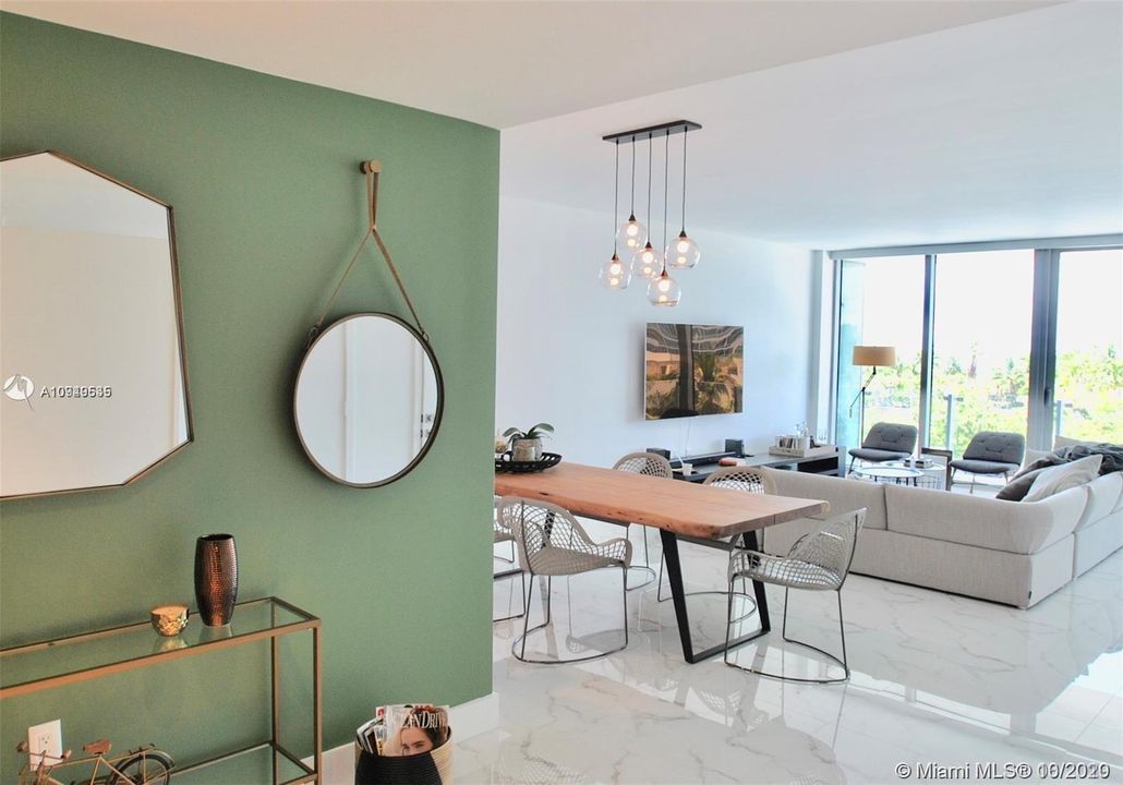 Recientemente alquilado: $13,500 (3 camas, 3 baños, 2045 Pies cuadrados)