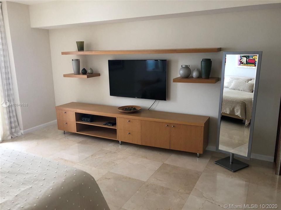 Recently Rented: $13,000 (3 beds, 3 baths, 2790 Square Feet)