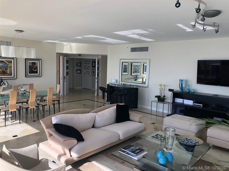 Recently Rented: $13,000 (3 beds, 3 baths, 2790 Square Feet)