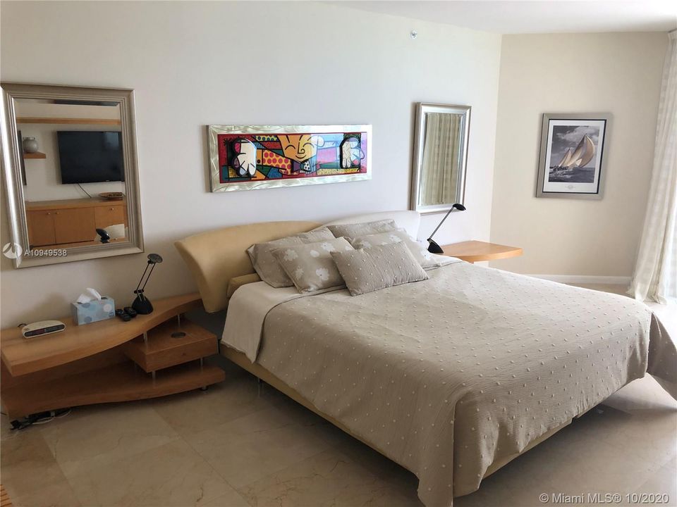 Recently Rented: $13,000 (3 beds, 3 baths, 2790 Square Feet)
