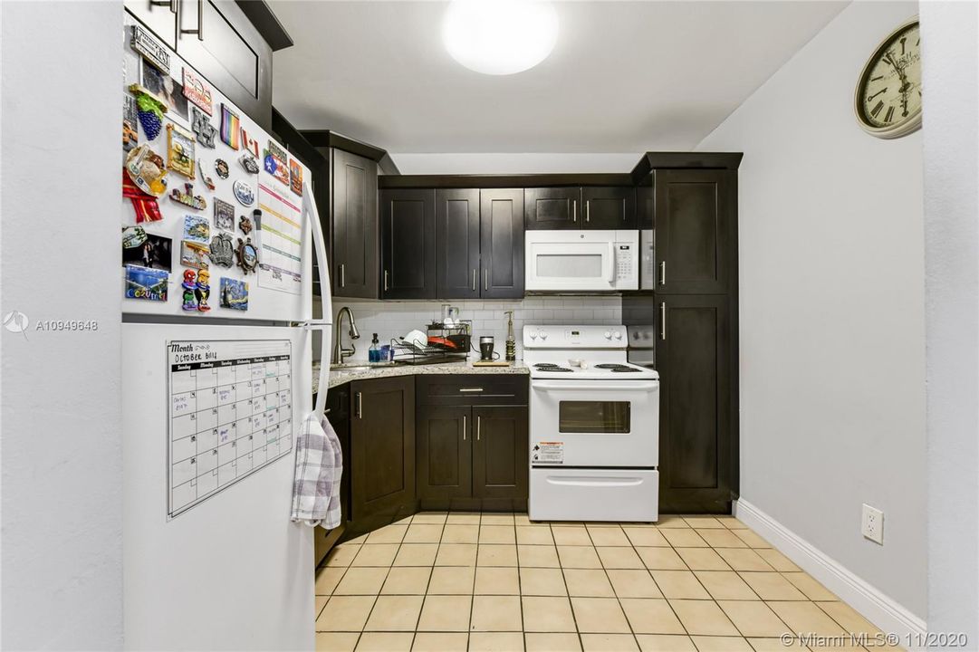 Recently Sold: $134,900 (1 beds, 1 baths, 696 Square Feet)